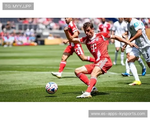 德甲拜仁外线压制带动整体攻势:一场战术的极致演绎 德甲拜仁外线压制带动整体攻势:一场战术的极致演绎